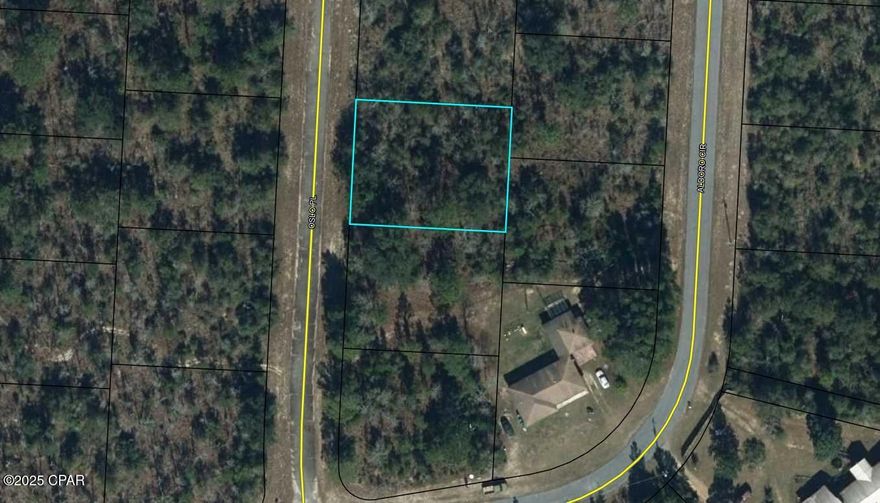 Great building lot in Sunny Hills. Located close to the popular and affordable 18 hole public golf course. Several prominent builders are actively building and selling homes in this section of the community. As the growth pushes north out of town, this community is poised to accept the influx of new residents. Great opportunity to build your dream home or invest in the future of the Florida Panhandle. Buyer to pay title insurance, closing fee, and doc stamps on the deed.