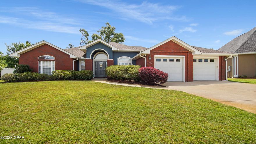 Centrally located home in desirable Hammock's subdivision. Split bedroom floorplan with 3 bedrooms/2.5 bathrooms. Open and spacious with 2 living spaces, dining area and large kitchen. Lots of cabinets and countertop space in kitchen, stainless steel appliances, pantry and breakfast bar. Large windows with plantation shutters, gas fireplace, large master bedroom and master bath with garden tub, separate shower, his and her sinks and walk in closets. Step outside and enjoy your large back yard and swimming in the pool or letting the kiddoes play in their tree house. Located in cul de sac and neighborhood with sidewalks and community pool. This is a must see home!