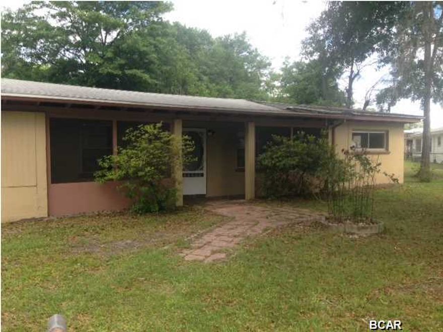 Charming Lynn Haven home with large yard, new paint and appliances. $900 3 bed 1 bath