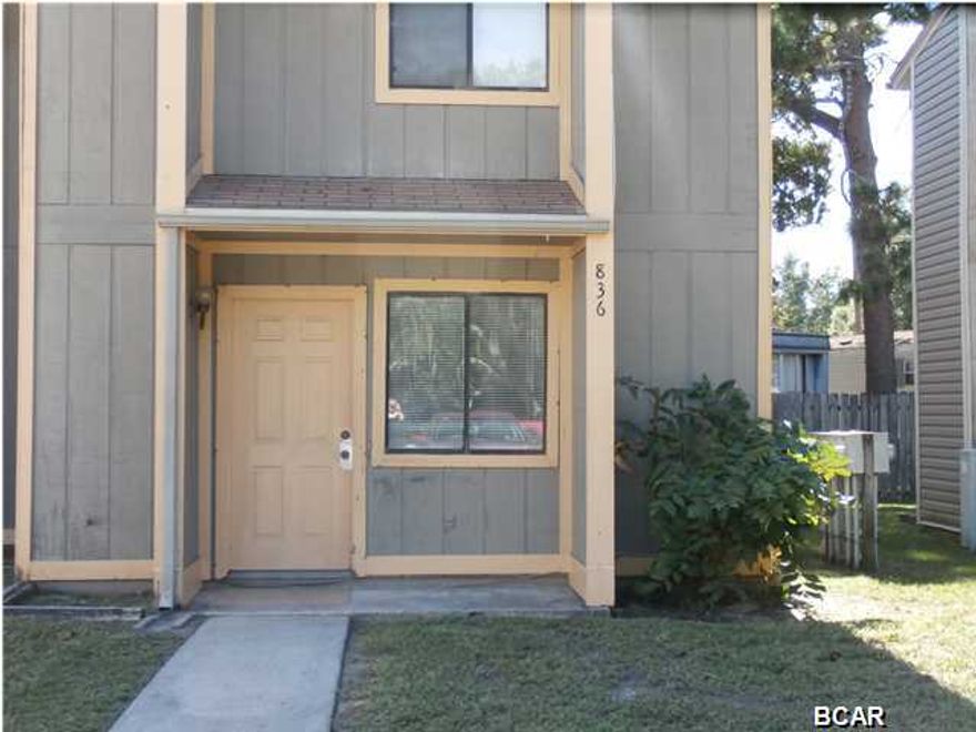 AVAILABLE DEC 1 Close to Tyndall AFB and the shipyard. Great price for a 2 bedroom 1.5 bath townhouse with dishwasher, laundry room! End unit. SORRY NO PETS.