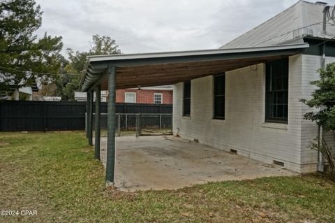 A home in Marianna