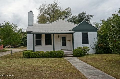 A home in Marianna