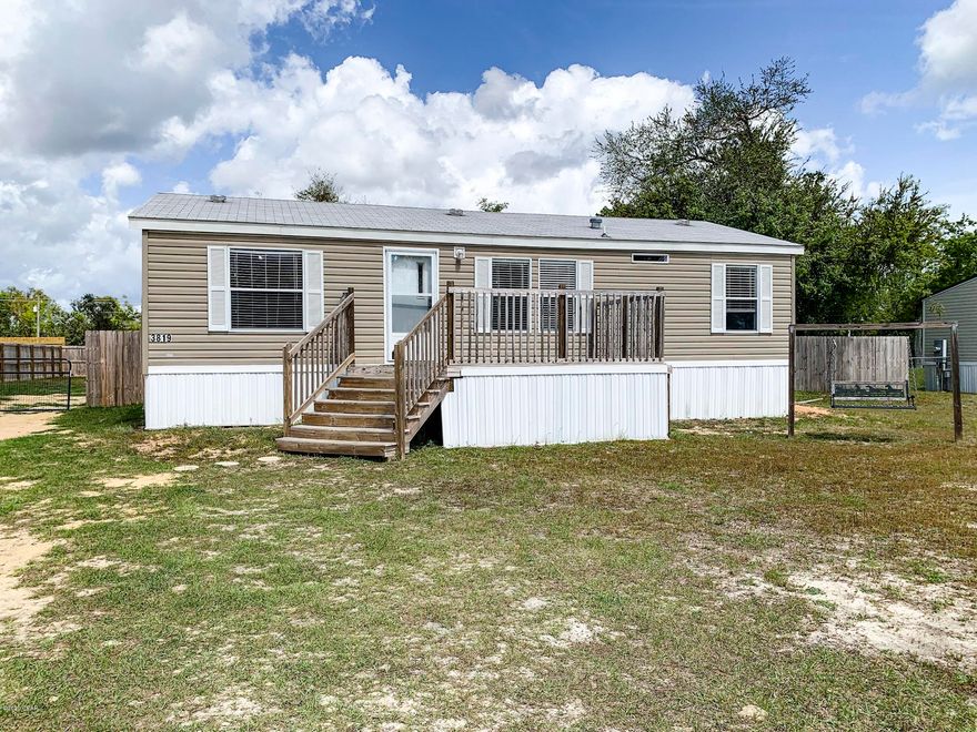 Check out this move-in-ready 3 bedroom, 2 bathroom home in Southport! Featuring an eat-in kitchen, built-in pantry, and island with attached breakfast bar, the open concept makes this cozy home great for entertaining! Lifeproof Luxury Vinyl flooring has been installed throughout the living spaces and the bedrooms are newly carpeted. The master bathroom has been updated with the same LVP flooring and large a granite-top vanity. You'll have plenty of space for a shop or shed, boats, RVs, and other toys in the large, fenced -in backyard. The front yard is partially fenced for additional privacy. Come see what this home has to offer! Call a Realtor today to schedule your private showing. 



If important, please verify all measurements.