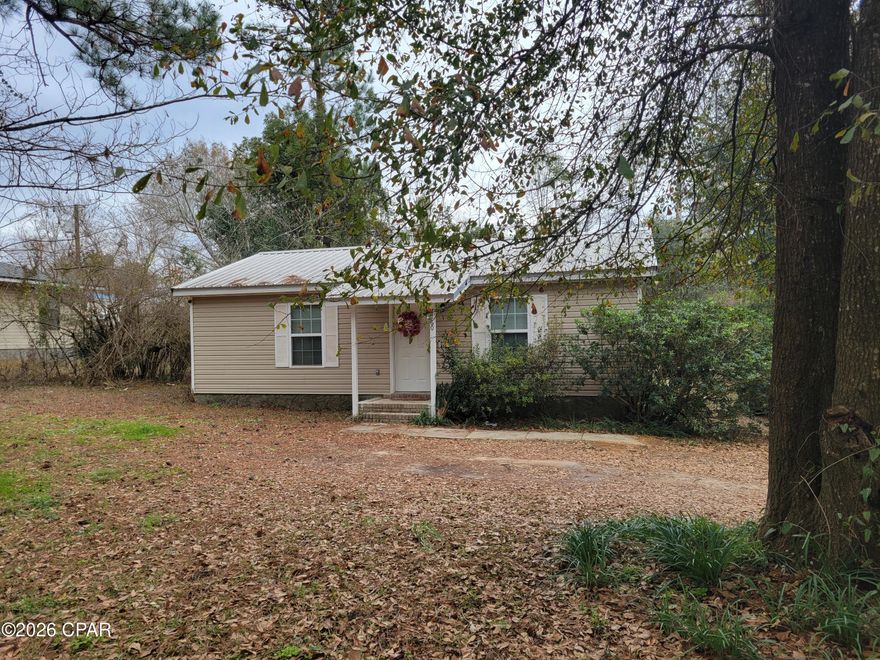 2 bedroom, 1 bathroom home located in the middle of Marianna. Property entered into MLS for comparable sales purposes