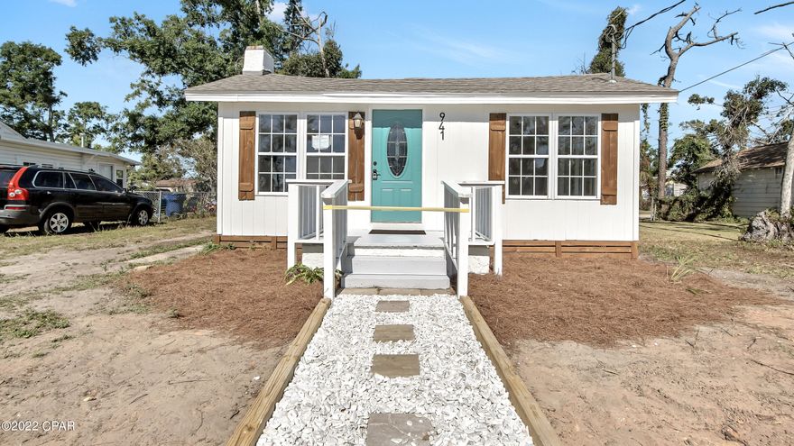 CURRENTLY UNDER CONTRACT, SELLER ACCEPTING BACKUP OFFERS What a precious home! Great for a first time buyer or use it as an Airbnb. Cute 2br 1bath bungalow that gives you the ''at home'' felling. Access from the front and back ally. Great spot to park a boat or just use as extra parking. Don't hesitate because this one will not last!