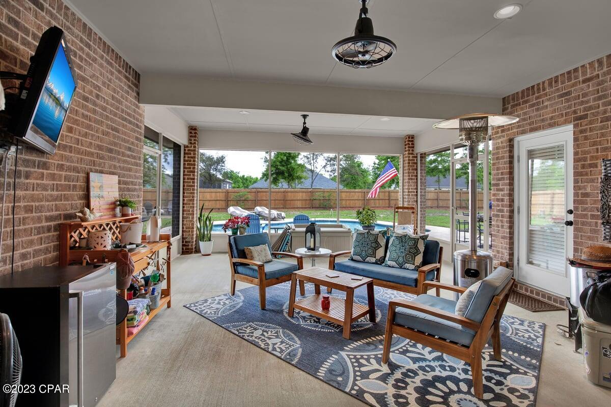 Lake Merial - Residential