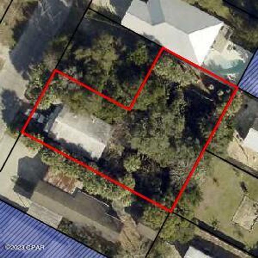 Amazing lot and a half, 2 blocks form the beach. Currently there's an old home that needs to be demoed.
West End Panama City Beach