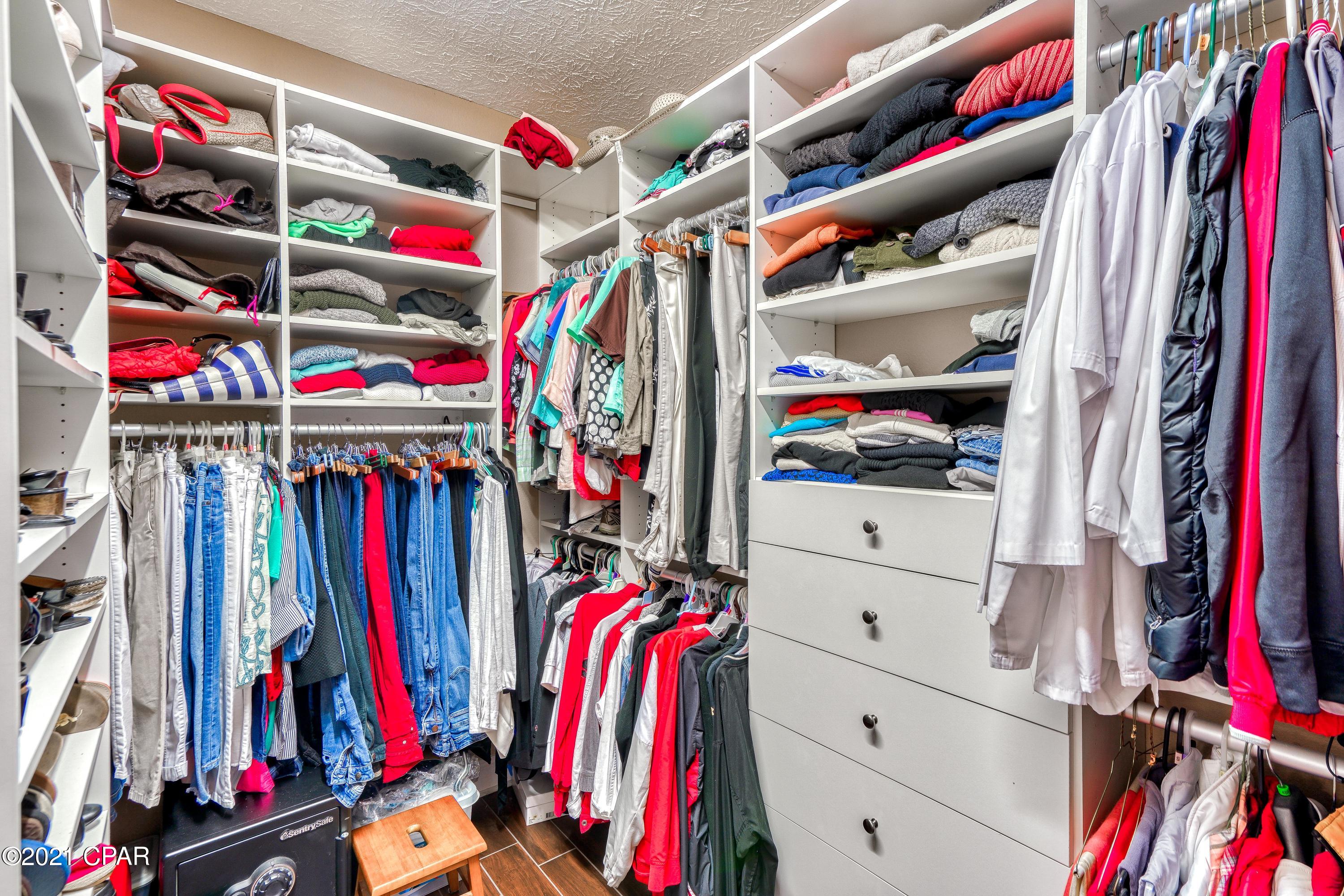 Colony Club - Residential