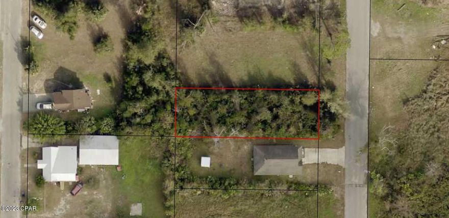 Don't miss out on the opportunity to own this versatile commercial lot situated in a highly convenient location. Whether you're looking to establish your business or settle into a new residential home, this property is ideal and boasts an unbeatable price. Located just a stone's throw away from the historic Downtown Panama City, you'll enjoy easy access to a range of amenities. Schedule a showing today to explore the endless possibilities this property has to offer!