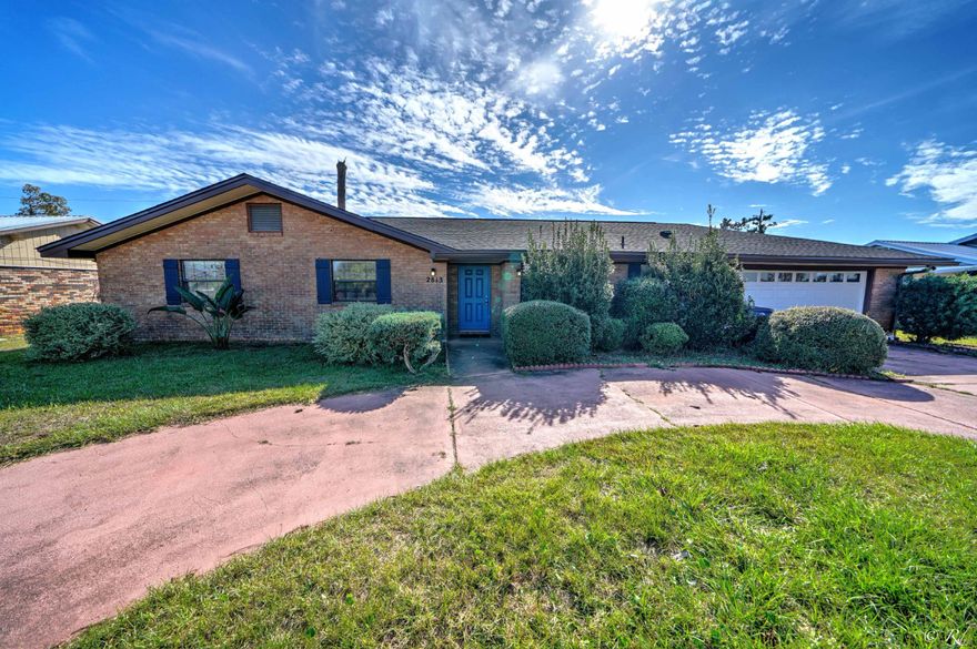 Great home that was completely renovated 2 months before the storm.  Only damage from the storm was roof which has been replaced and new now.

Fence sceduled to be finished by mid November.  Don't miss out on this 3 bedroom 2 bath home located very close to downtown St. Andrews with lots of restaurants and shops.