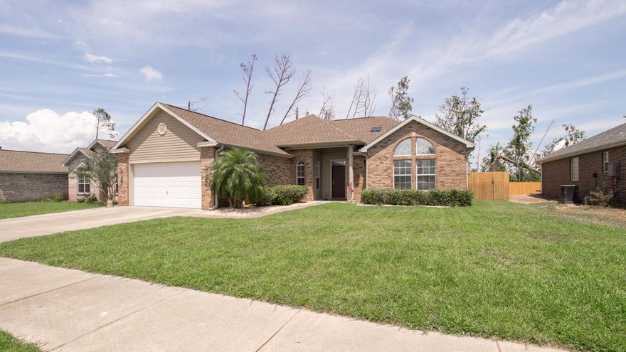 'CURRENTLY UNDER CONTRACT, SELLER ACCEPTING BACKUP OFFERS' CAMRYN'S CROSSING 4 BR/2 BA home with HEATED SALTWATER POOL! The interior features an open split floor plan, high ceilings, tile and bamboo wood flooring in the main living areas, new carpet in the bedrooms, an interior laundry room and a 2 car garage. The kitchen boasts solid surface counter tops, black appliances, a pantry and an adjoining breakfast area. The living room has a vaulted ceiling, a gas fireplace with mantle, is wired for surround sound (also wired in the Screened Porch) and is open to the dining room and foyer. The 15x12 master bedroom has crown molding and an adjoining bath with counter height vanity with double sinks, a 2 person soaking tub. Must see home!