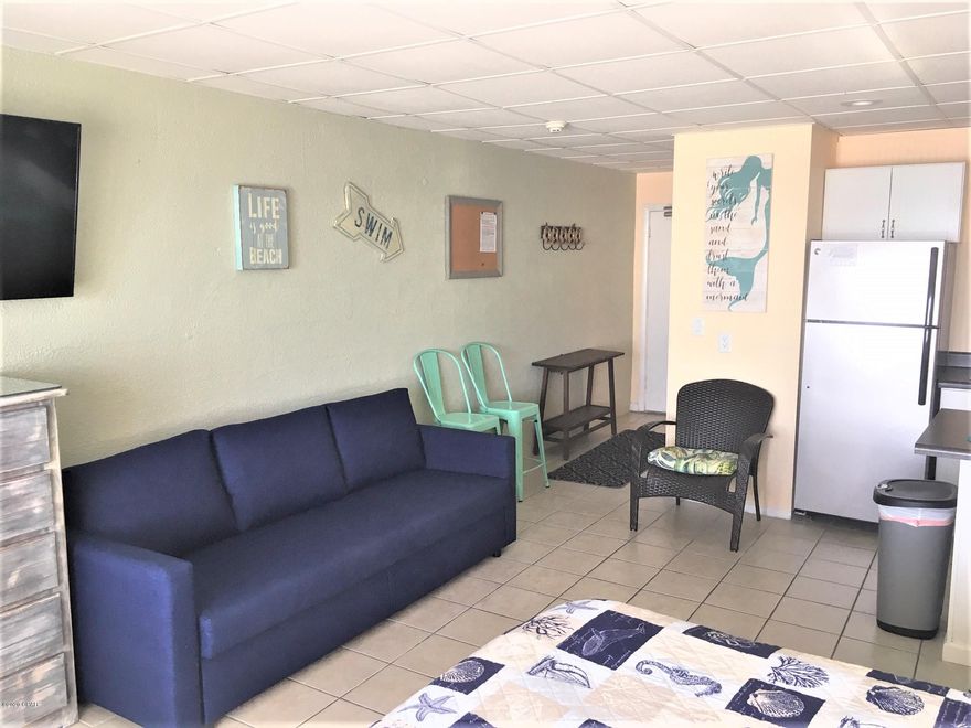 CURRENTLY UNDER CONTRACT, SELLER ACCEPTING BACKUP OFFERS -- BEST RETURN ON INVESTMENT, DETAILS AVAILABLE. GULF FRONT WITH A BALCONY - GREAT LOCATION RIGHT ON THE BEACH AND DOWN THE STREET FROM PIER PARK. OWNER FINANCING FOR QUALIFIED BUYERS WITH A SUBSTANTIAL DOWN PAYMENT.  IF YOU'RE LOOKING FOR INVESTMENT, THIS IS IT.

MAITENANCE FEES WILL DROP APPROX. $300 PER MO. IN 2023.  DETAILS AVAILABLE.