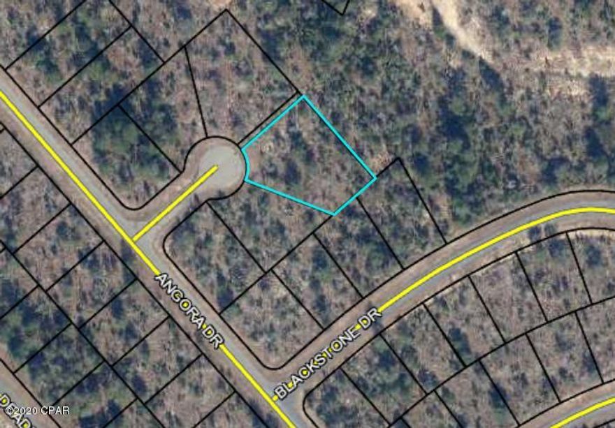 Very nice 1/2 ac lot on a cul-de-sac in Sunny Hills, this lots backs up to a greenbelt owned by Deltona you have additional privacy with no one behind you. Just a short drive to Panama, also Sunny Hills has a golf course and other lakes and ponds to enjoy.