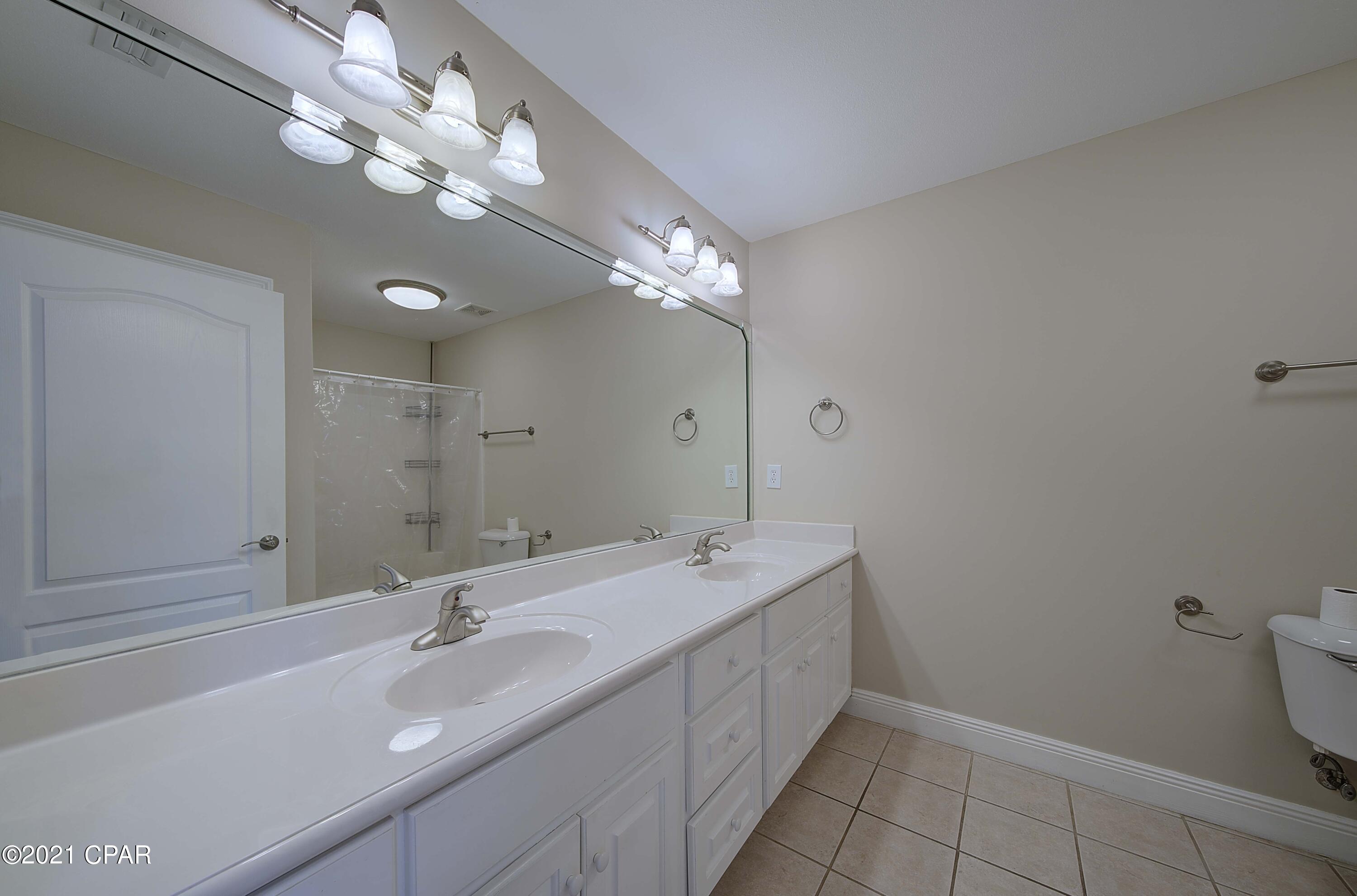 Kirkland Manor - Residential