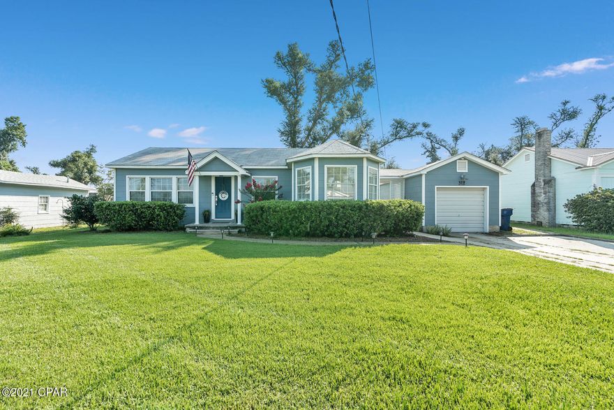 Cove Charmer! this beautiful 3 bed 2 bath home is fixed on a large fenced lot in the historic cove community and offers close proximity to shopping and dining in down town Panama City. When you walk in the front door, you will be greeted by the original hardwood floors from 1944. Beautifully remodeled in late 2019, the home offers matching granite countertops, in the kitchen and master bathroom, custom cabinets, beautiful tile floors, and New stainless appliances. the home also features new windows. The back yard is very large and offers ample space for kids or pets to run around. The home is located walking distance to waterfront parks in the cove and is 2 miles away from the Panama City boat ramp.