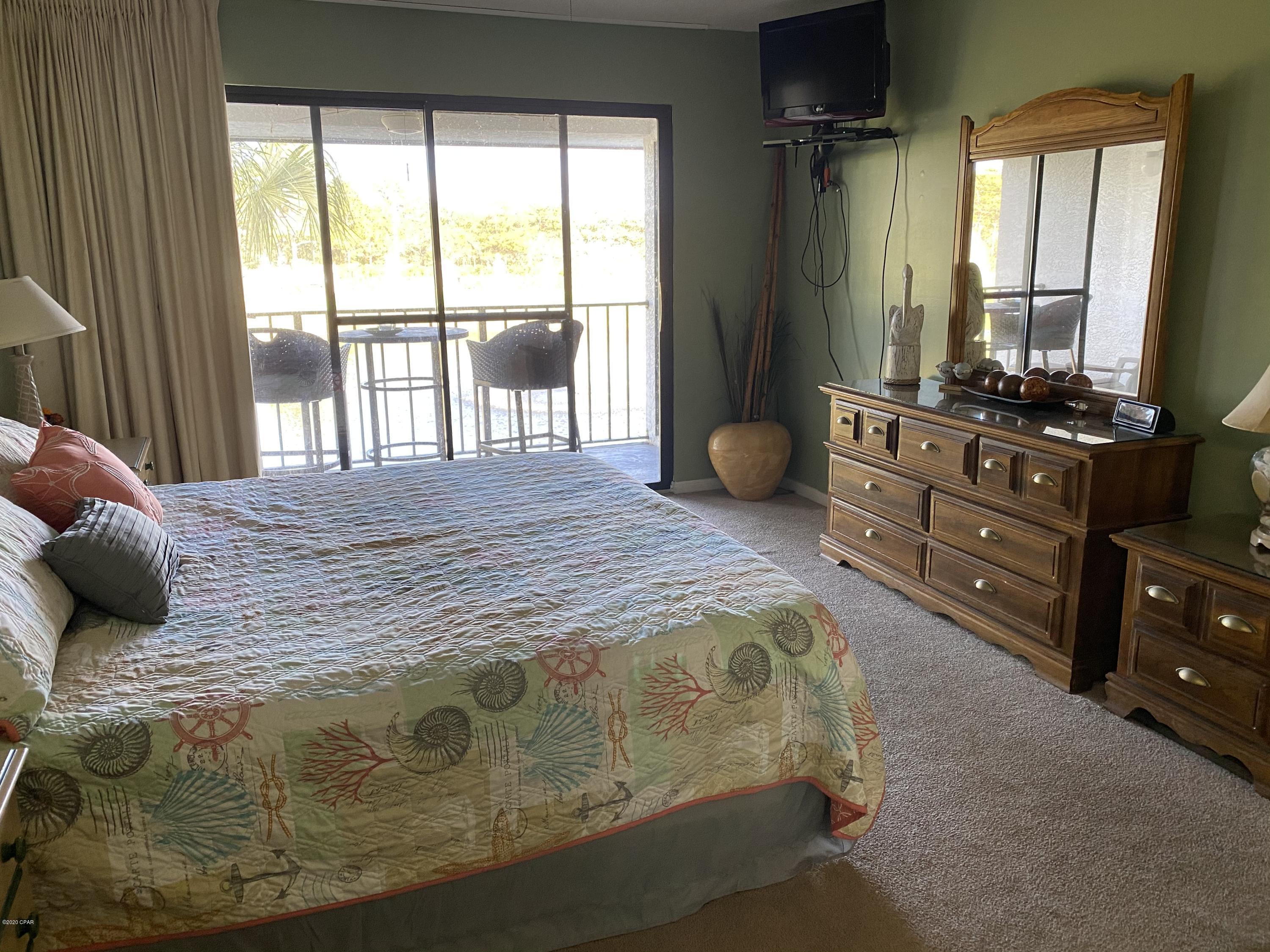 Edgewater Golf Villas V-B - Residential