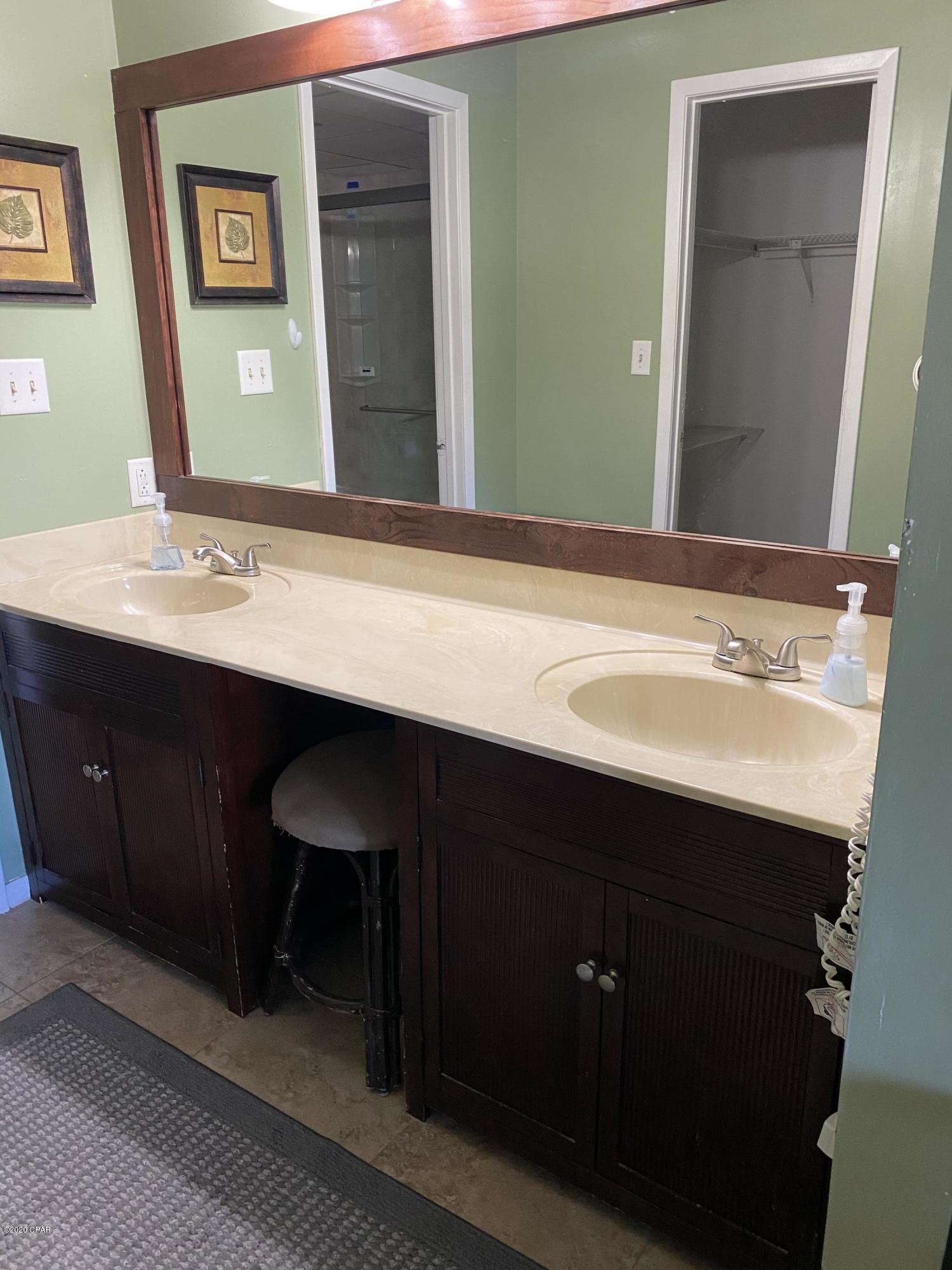 Edgewater Golf Villas V-B - Residential