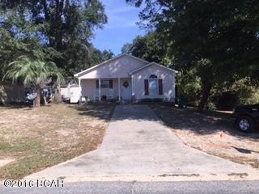 This cute, 3/2 vinyl siding home is a must see!! Open living room/ dining area. Spacious master bedroom with master bath. Flooring includes carpet and laminate. The backyard features a outdoor kitchen that would be perfect to come home to after a long day.    Backyard is fully enclosed with a privacy fence. Home has a nice concrete driveway and a storage shed located on the side of the home. Property is located within the city limits and is convenient to restaurants, schools, shopping and hospital.