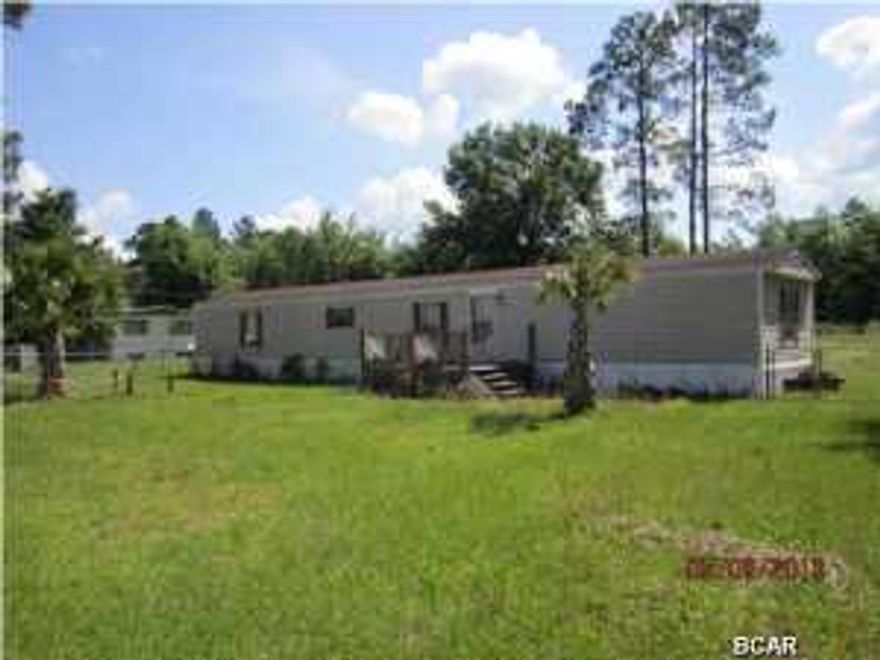 FORECLOSED - 3BR/2BA SWMH, HOME CLOSE TO TOWN. HOME HAS FENCED IN YARD. GREAT INVESTMENT - NEEDS SOME WORK. THERE IS A 20X12 PATIO AND FEATURES A 12X12 PORCH. INFO FROM PROPERTY APPRAISORS OFFICE. PLEASE VERIFY IF IMPORTANT. PROPERTY BEING SOLD ''AS IS'' WITH RIGHT TO INSPECT. --- CLICK ON PHOTO TO SEE INSIDE --- BRING ALL OFFERS