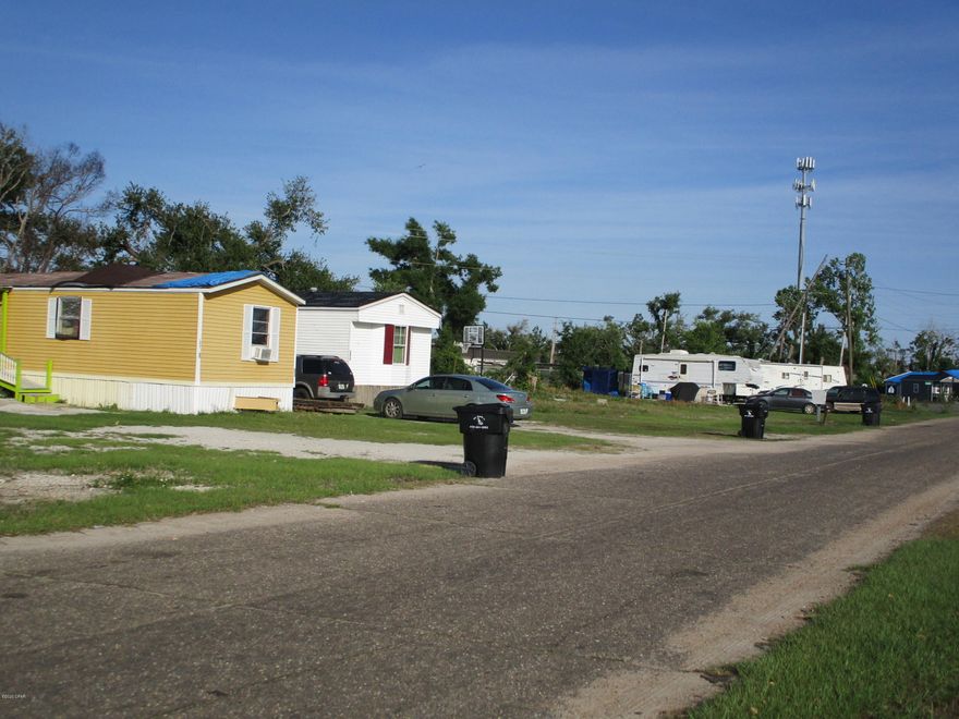 Commercial RV/Mobile Home trailer park in the city of Springfield, FL. Property features 6 home pads with hook-ups, each with individually metered electric/water/sewer utilities. Pad rental income $165-175/mo. per pad. 

Rare property, commercial zoning.
