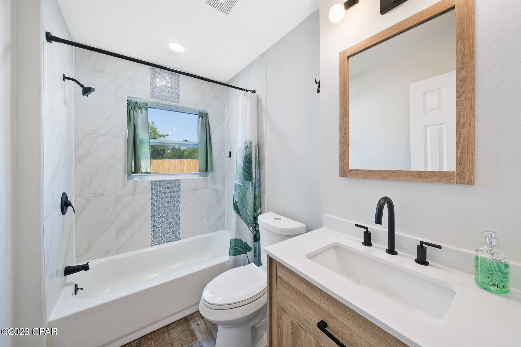 Hentz 1st Add Unit B - Residential