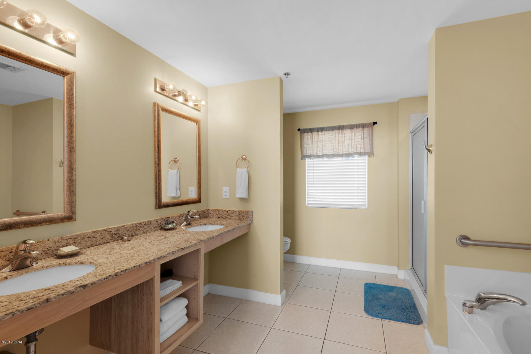 Splash Condo - Residential