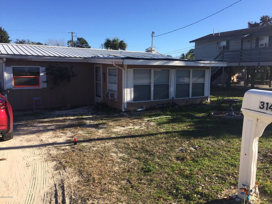 HUGE PRICE REDUCTION!  

Here is your chance for a Quaint Laguna Beach Cottage that is a diamond in the rough now offered at 125K. Less than 1/2 mile to dedicated beach. Can easily sleep 8, Needs TLC to make it your own. The kitchen and breakfast area was previously an ''air stream trailer'' how cool its that. Make this your fun Beach getaway or project!