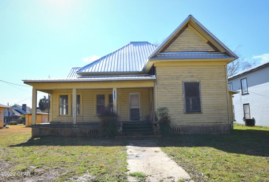 Calling all Investors and rehabbers! Bring your tools and start making some noise! This 3 bedroom, 2 bath home has been completely gutted down to the studs and is ready for your personal design. Home features a new metal roof and is situated on a .34 acre lot in the heart of Chipley.