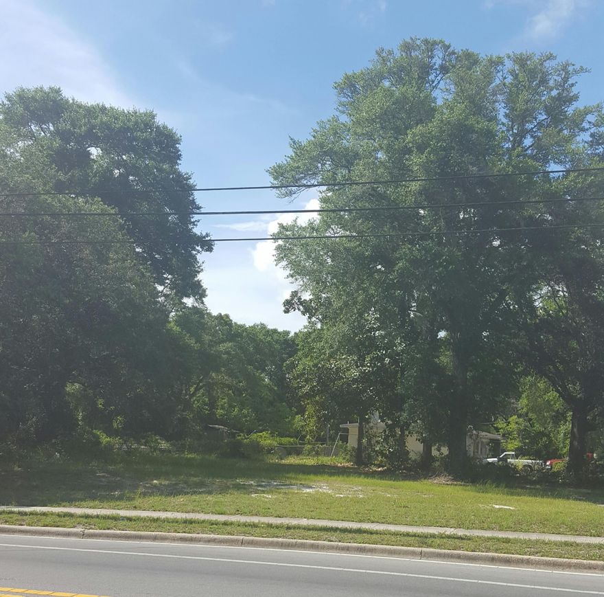 Convenient location to build your home and/or home/business. Adjoining lot is also for sale($12,000) Zoning Mixed Use so contact the City of Panama City to determine if you business will qualify.