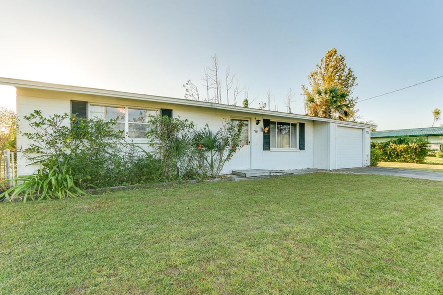 Move in Ready 2 bed 2 bath block home. Well taken care of features large bedrooms, single car garage, 2 sheds and a great lot. This would be a great investment property for rental income potential.