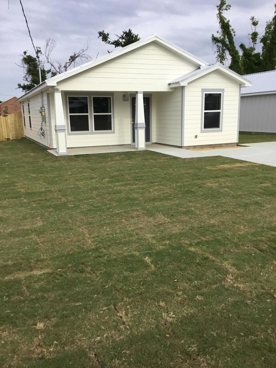 This  Home is simply gorgeous it  has all the bells and Whistles for a home of this size . it sits on a 45x134 lot.

The outside features Metal Roof,  Bermuda grass in front and back yard, Irrigation system to keep it beautiful and to top it off a privacy fence for you to enjoy those summer Bar-bq's with Family & Friend.



The inside features, All Tile Floors though out the  home. Vaulted Ceilings in Living and Dining area of Home . Kitchen has all stainless steel (Whirlpool Appliances). with Granite Counter tops which includes a  Commercial sink with sprayer. Master Bedroom with Master Bath is bright and white. This Home is a MUST SEE!!!