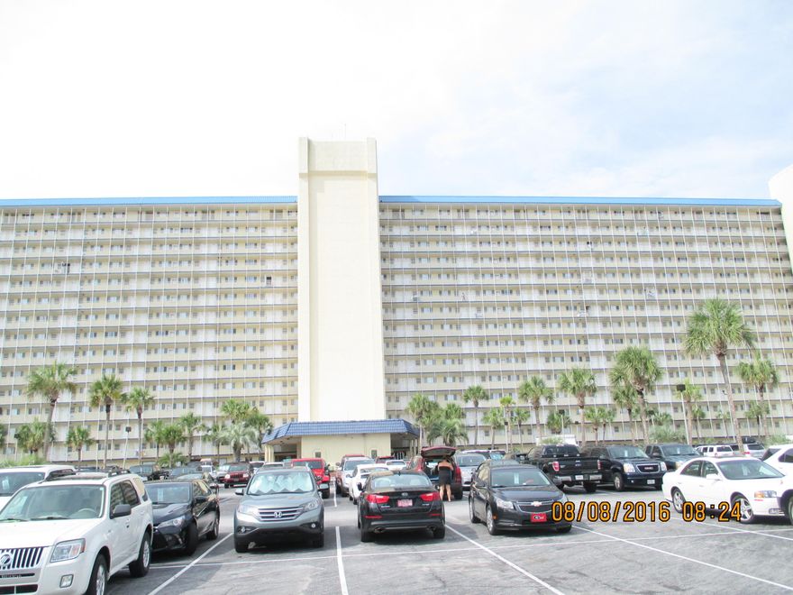 Great view from this 10th floor unit with great gulf view . Very clean unit with washer & dryer . Sleeps 6 with great amenities with 2 pools , exercise room ,café and market .