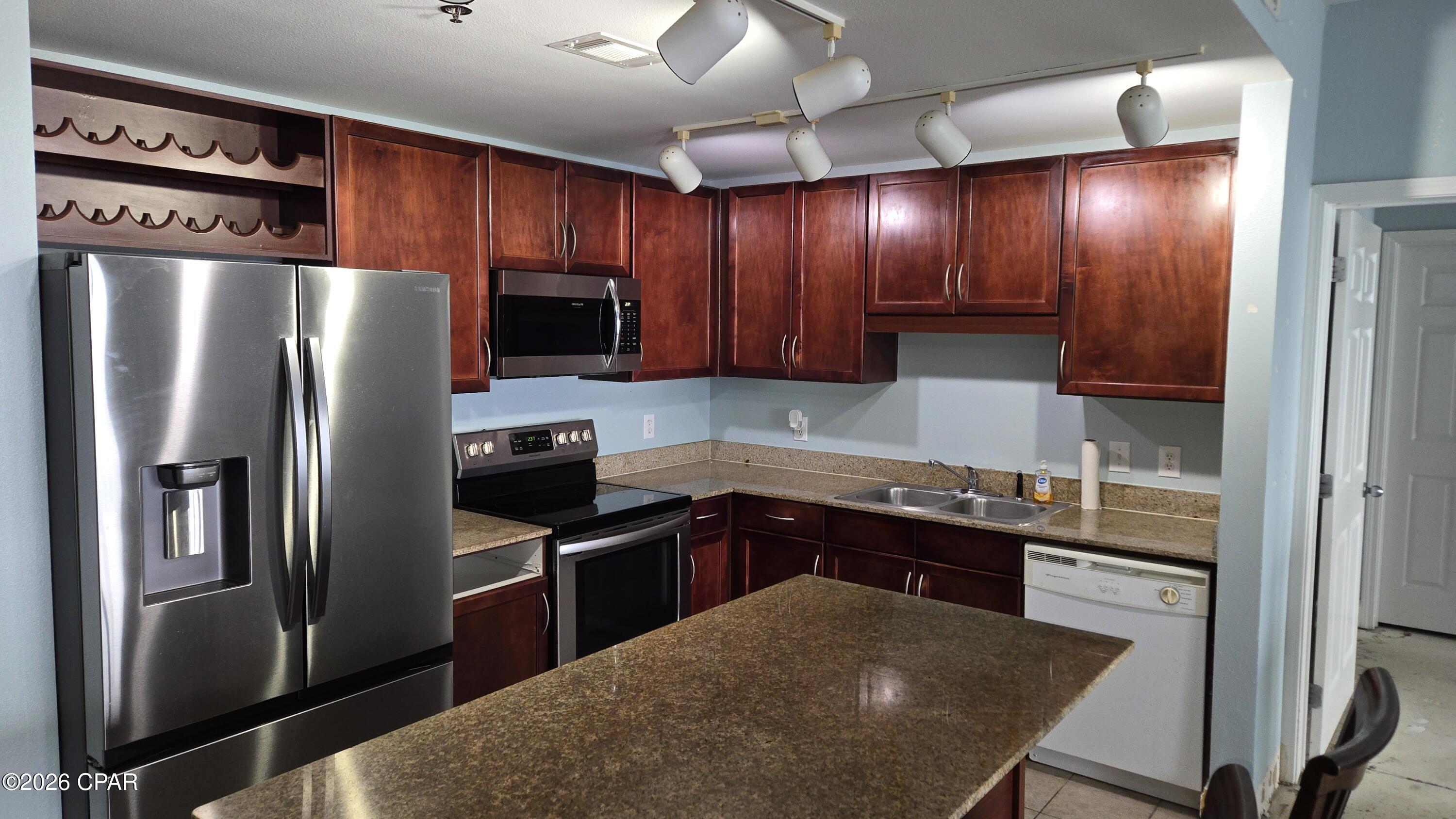 Laketown Wharf - Residential