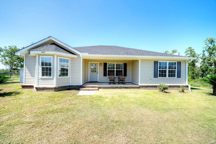 'CURRENTLY UNDER CONTRACT, SELLER ACCEPTING BACKUP OFFERS' This well kept home is in a quiet area