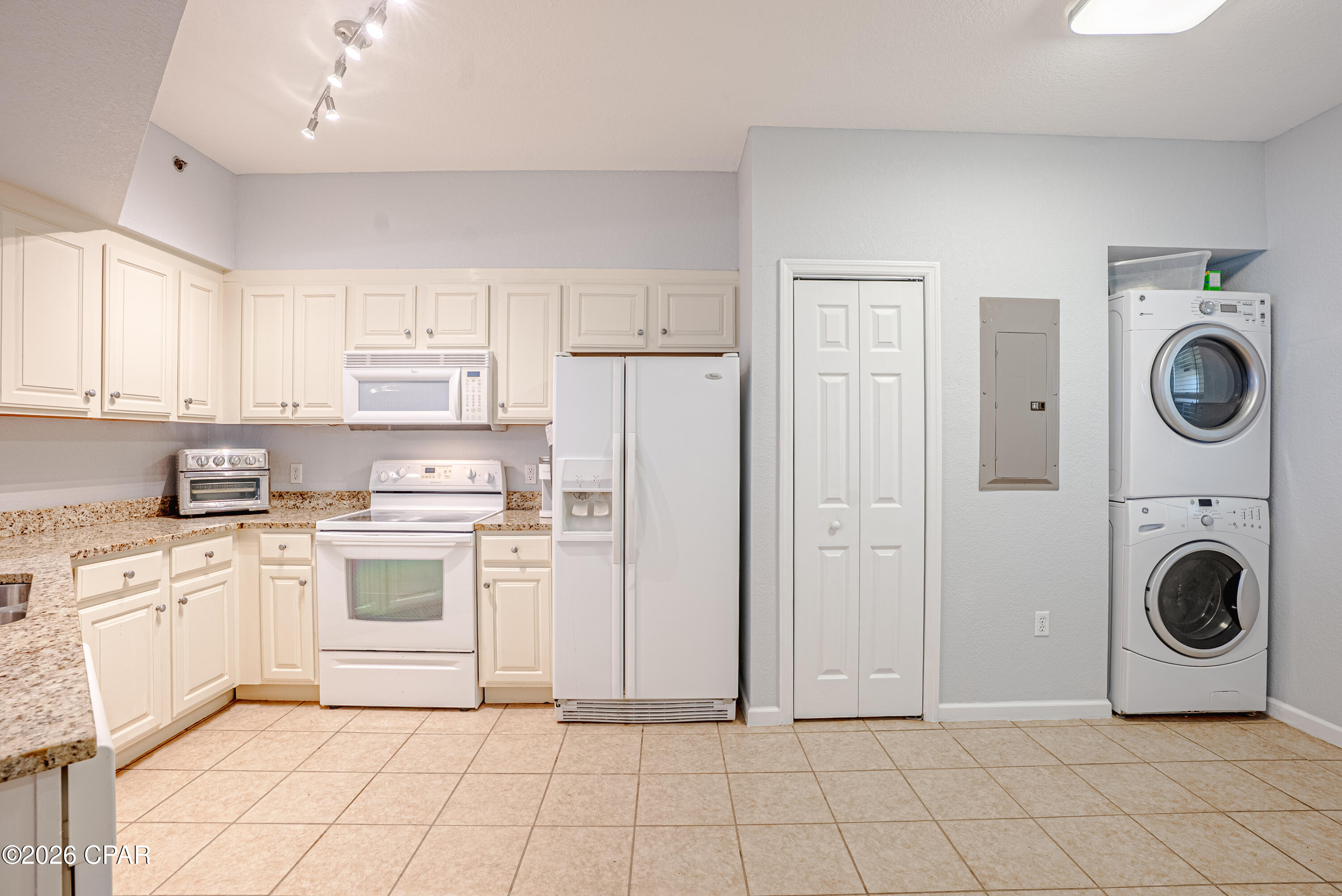 Hibiscus By The Bay - Residential