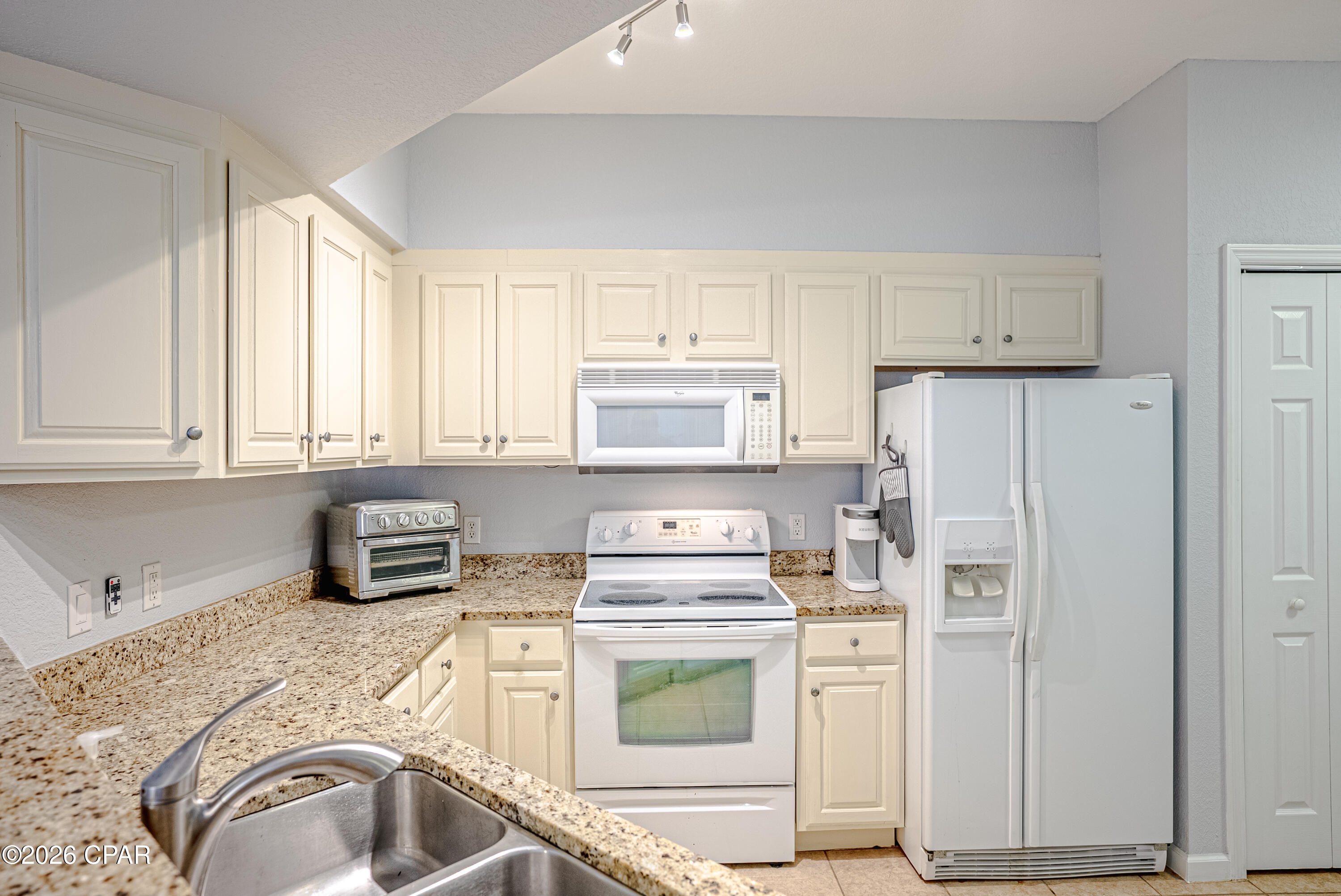 Hibiscus By The Bay - Residential