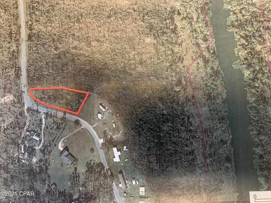 Nice residential lot on Lake Seminole. Excellent fresh water fishing. There is easement through the Corp of Engineers property to Lake Seminole.