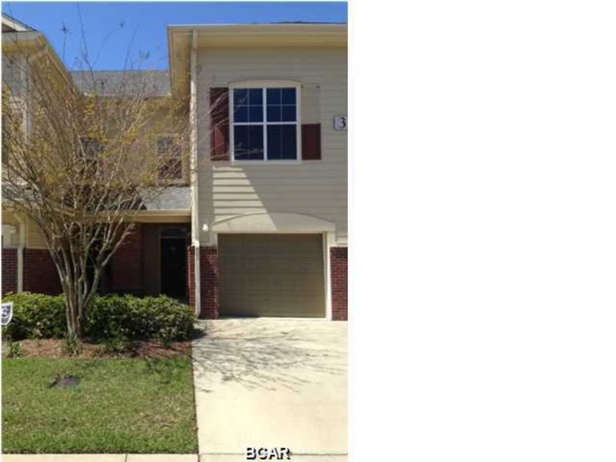 BANK FORECLOSURE! WELL MAINTAINED TOWNHOUSE IN BALDWIN ROWE. FEATURES 9 FT CEILINGS, TILE FLOORING, GRANITE COUNTERTOPS, CHERRY COLORED KITCHEN CABINETS, SINGLE CAR GARAGE, SCREENED PORCH, LARGE LIVING ROOM, DINING AREA HALF BATH. CLUBHOUSE WITH SWIMMING POOL. BALDWIN ROWE IS A GATED COMMUNITY. CALL TODAY FOR YOU OWN PRIVATE SHOWING APPT.