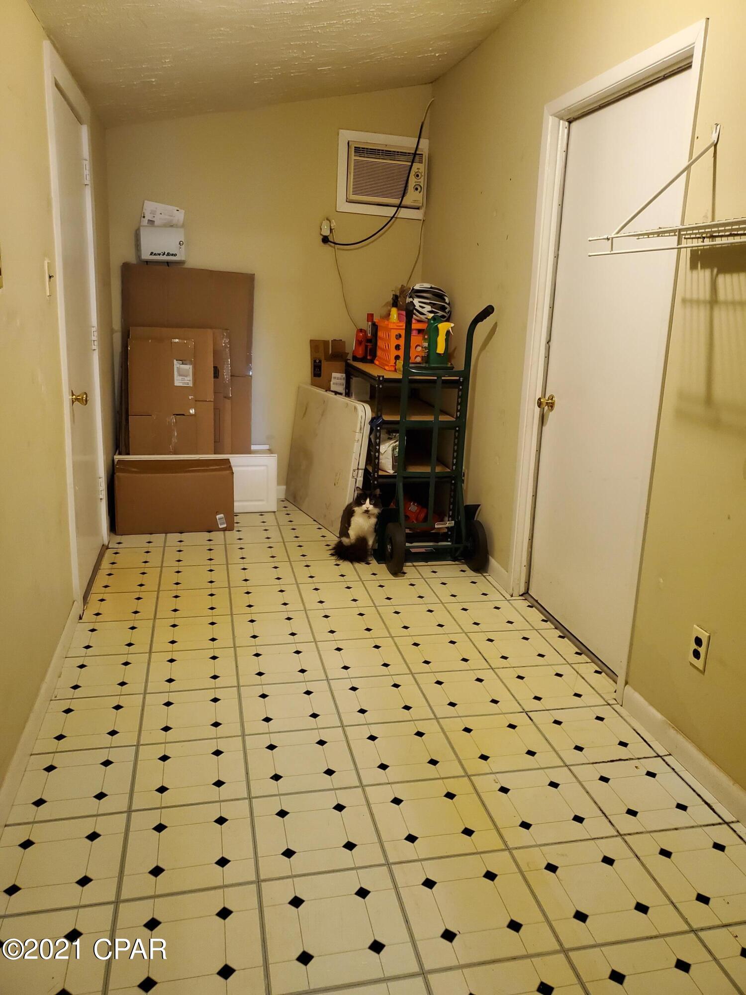 Hentz 1st Add Unit B - Residential