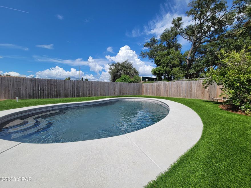 In-ground pool! Low maintenance yard with artificial turf. 3 bedroom/ 2 bath/bonus room.  Easy access to 98.  Short drive to beach and historic St. Andrew's. 

Owner has an attached apartment that is occassionally used for business travel.