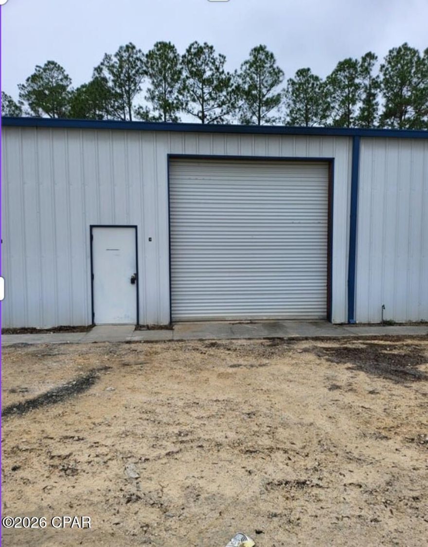 Perfect opportunity to have a commercial warehouse space rental in the Industrial Park. Unit C is an open floor warehouse with half bathroom. Roll up door and entry door. Room for parking. Plenty of space for storage. Not far from Hwy 77 and I-10 for traveling. Close to local amenities.