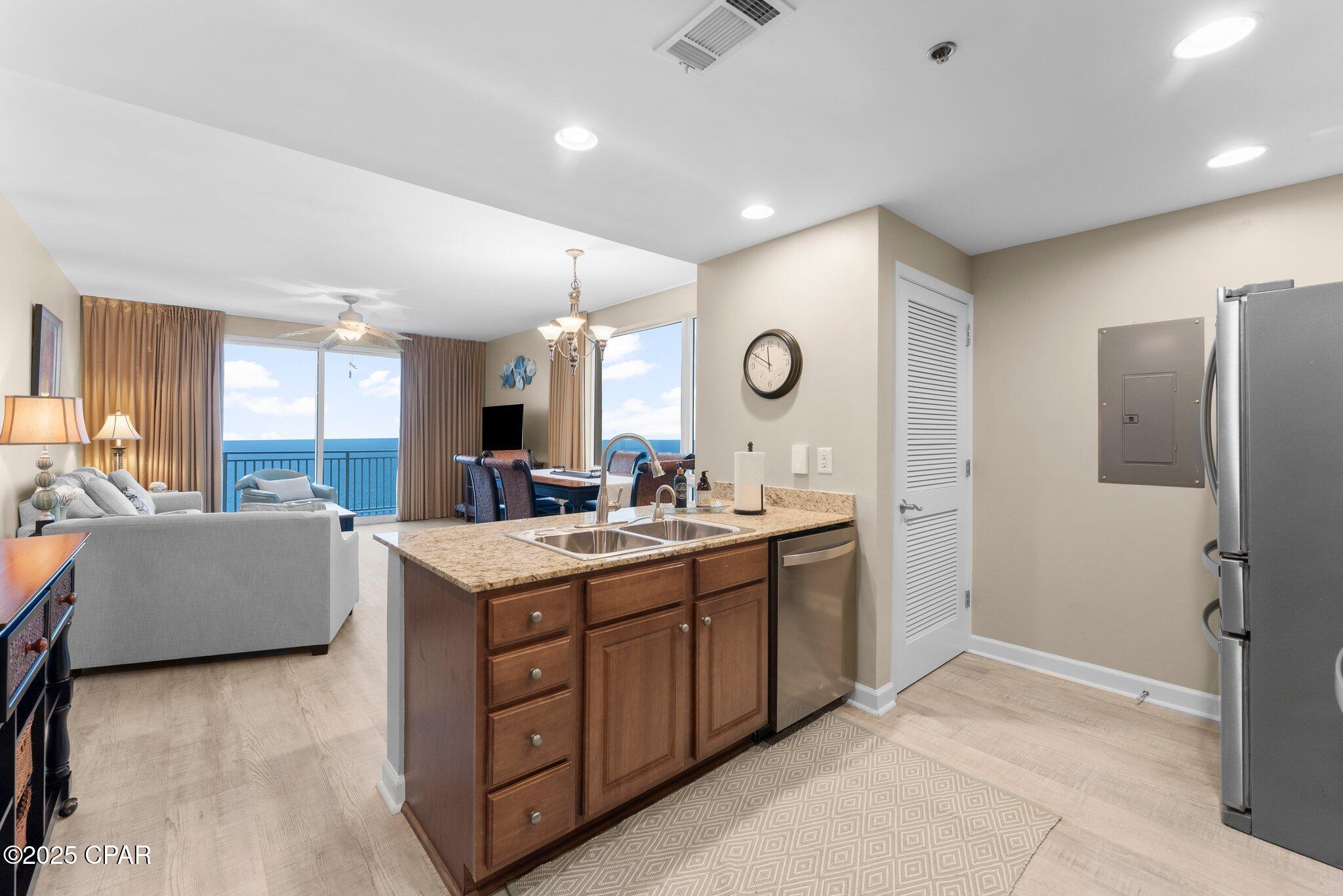 Splash Condo - Residential