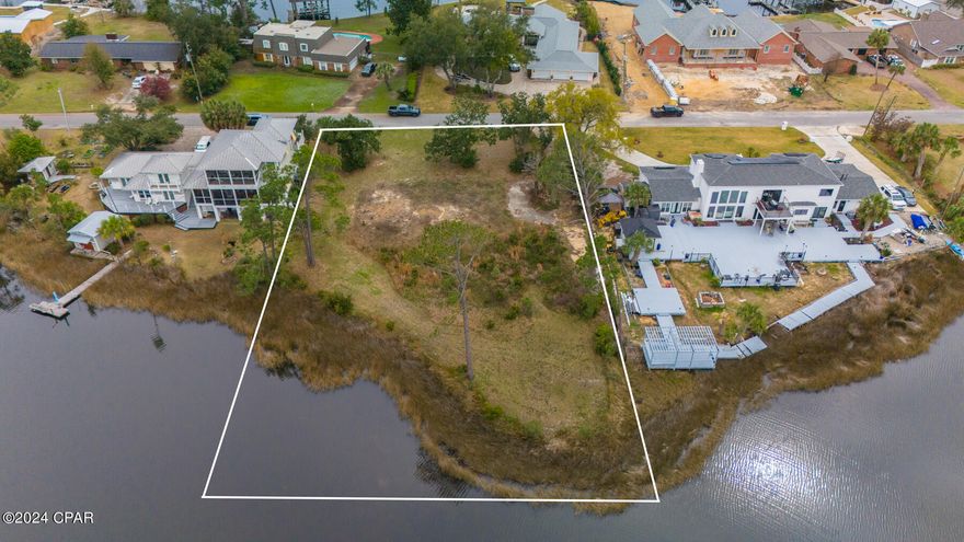 This prime waterfront parcel in the highly desired neighborhood Kingspoint, offers unparalleled views and endless potential. With direct access to the water, it's perfect for building your dream home, creating a private retreat, or developing an investment property. Escape the city and embrace waterfront living at its finest. Contact us today to seize this rare cleared property.