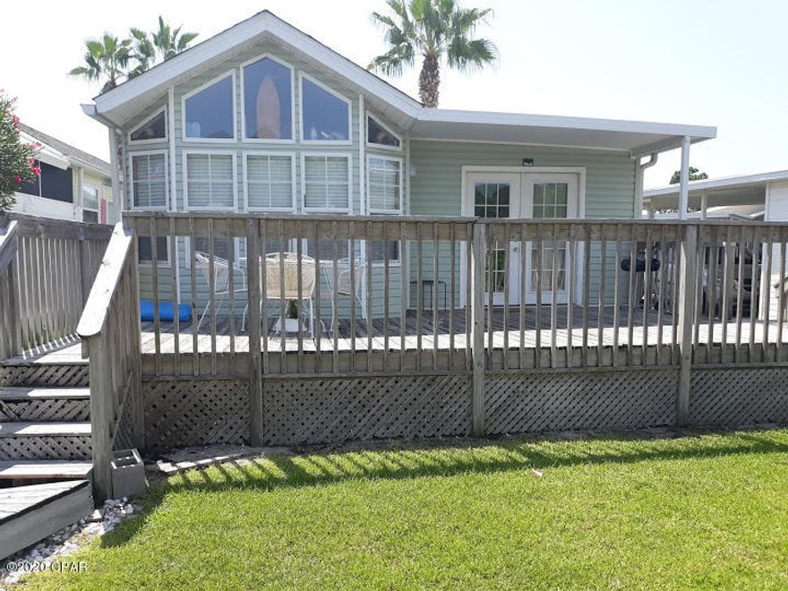 This complex is across from the Navy base, near restaurants and just 5 minutes to the beach.