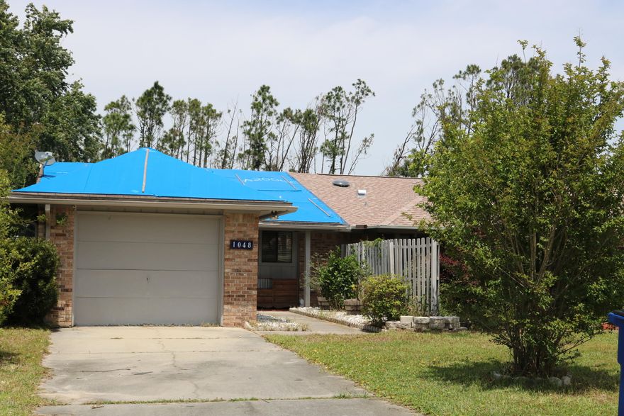CURRENTLY UNDER CONTRACT, SELLER ACCEPTING BACKUP OFFERS..

Great Lake Front Duplex!! Home has hurricane damage and will need to be gutted. Seller had to relocate and is ready to sell.
