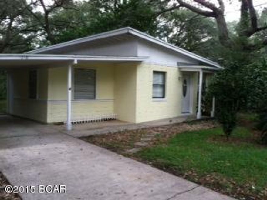 3 bedroom 1 bathroom home in Parker with view of the Bay. All property sizes and ages are approximate, please measure and/or verify if important. 

School assignments are subject to change, please check with Bay County for most accurate information.

Deposit is the same as the rent.

Pets allowed with owner approval and NON REFUNDABLE pet fee applies per pet.  Breed restrictions apply.