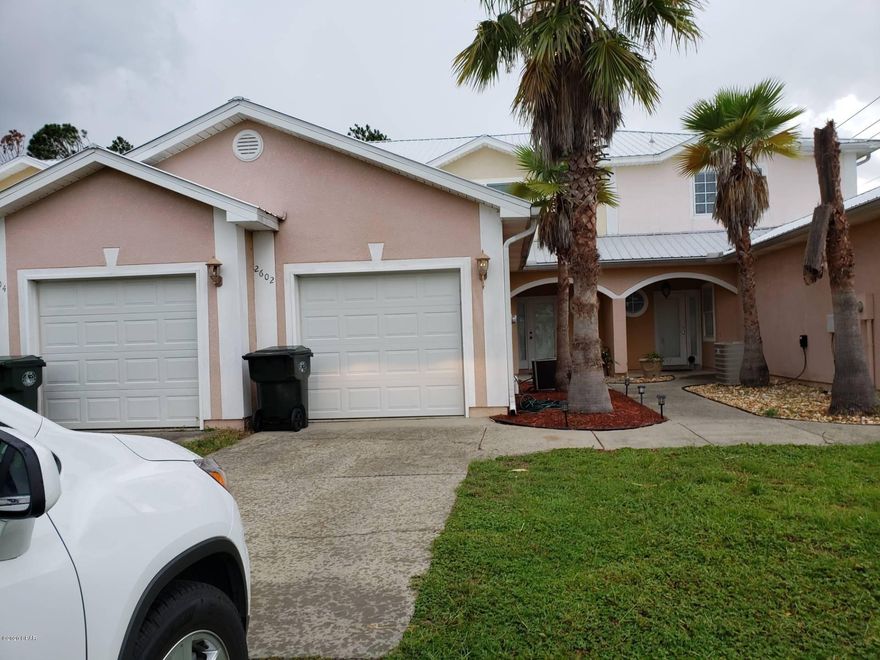 Spacious Lynn Haven town home with 3 bedrooms, 2.5 baths, eat in kitchen with a breakfast bar, large living room with large windows and lots of natural lighting, garden tub, separate shower, dual vanities in master bath. Covered patio and a 1 Car garage.



*No pets*