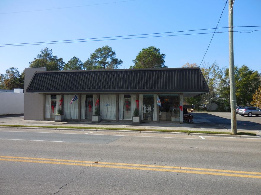 VERY NICE, Completely renovated with new roof, HVAC, exterior and parking lot renovation. Great location for Retail or Business office with plenty of on site parking, Great visibility and accessibility. Must see to appreciate.

Current tenant moving, available by the end of the year.