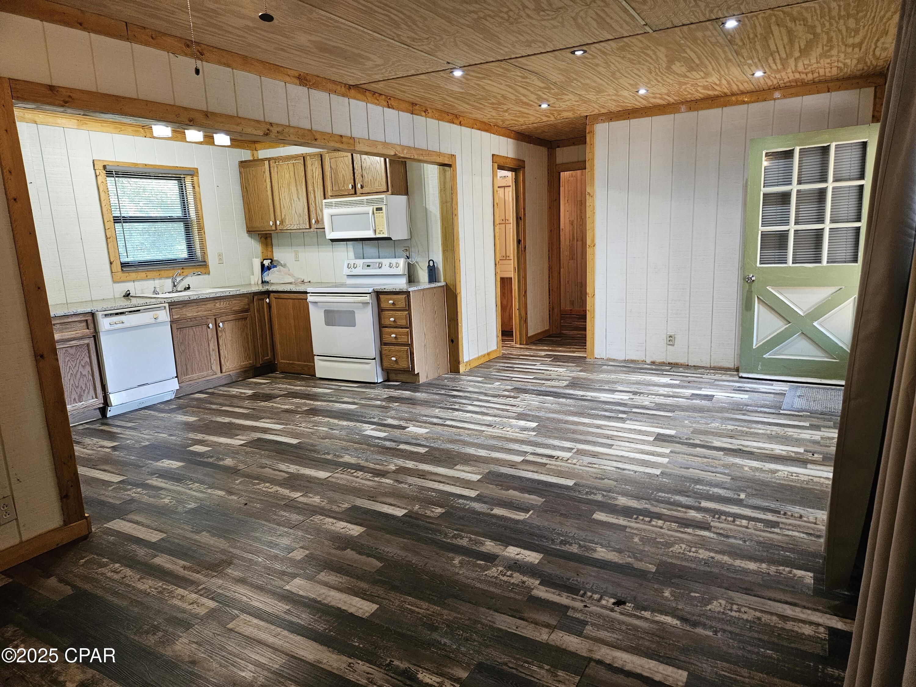 [No Recorded Subdiv] - Residential