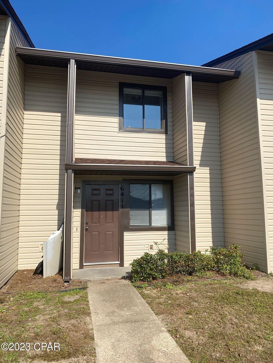 This town-home offers 2 Bedrooms and 1.5 Bath convenient to Tyndall AFB, shopping, dining, and schools. Home has a large floor plan. Kitchen has a breakfast bar. Laundry room equipped with a washer/dryer connection.



*Pest control and lawn service included*



*No Pets*